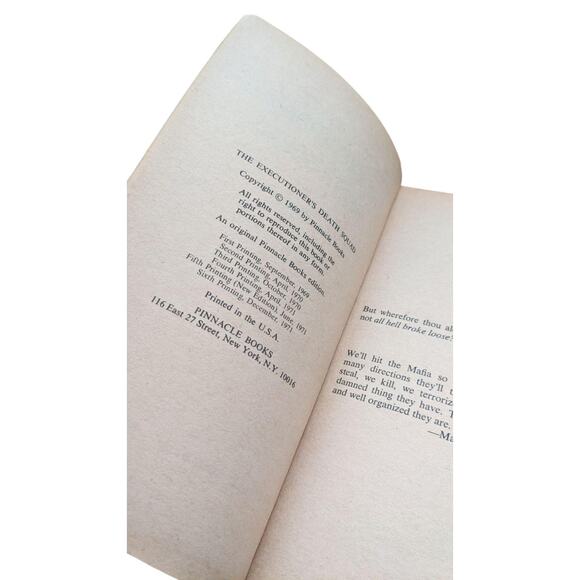 The Executioner 1 & 2 By Don Pendleton 1969-1971 Death Squad War Against Mafia - Picture 5 of 6